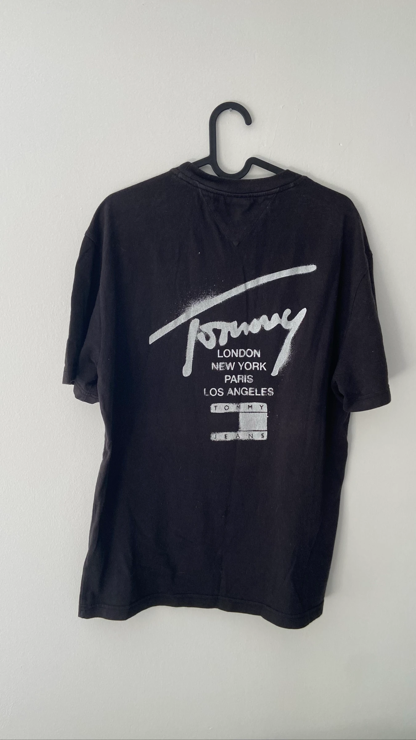 T-shirt Tommy Jean Preto Estado perfeito – photo 5